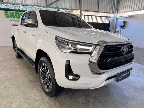 TOYOTA HILUX 2.8 D-4D TURBO DIESEL CD SRX 4X4 AUTOMÁTICO